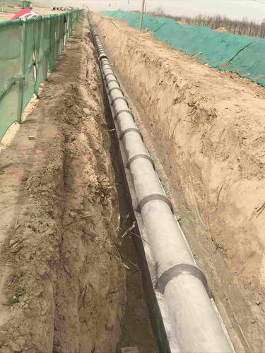萬(wàn)榮找活記 公路邊安裝廢水水泥管的那些天